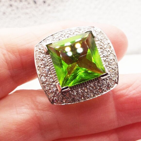 ER ELIZABETH REGINA 925 PYRAMID ASSCHER CUT PERIDOT CRYSTAL & PAVE SZ5 RING G